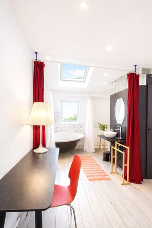 Bathroom - Vrbo Property (La Madeleine)