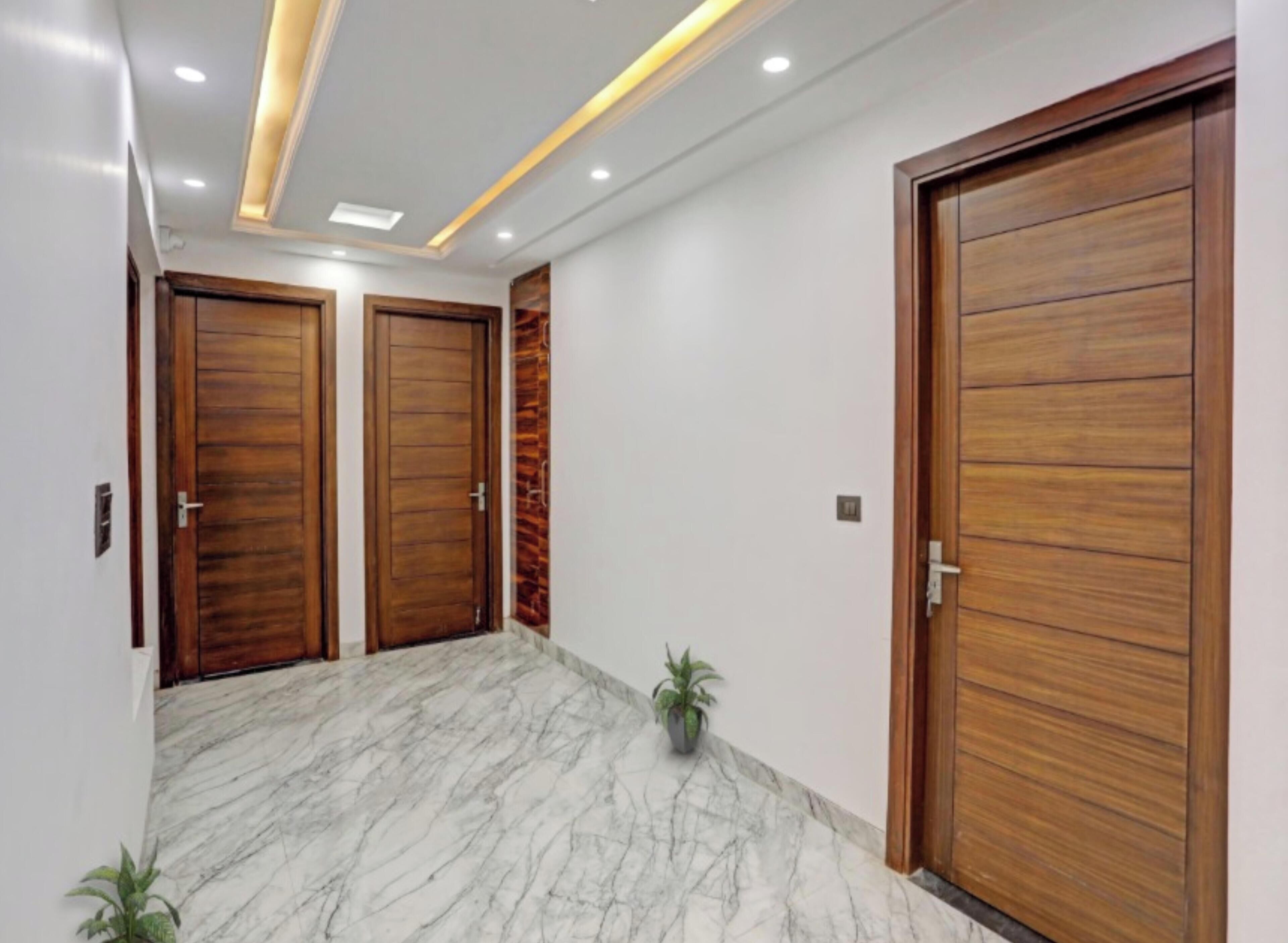 Deluxe Double Room, City View | Interior