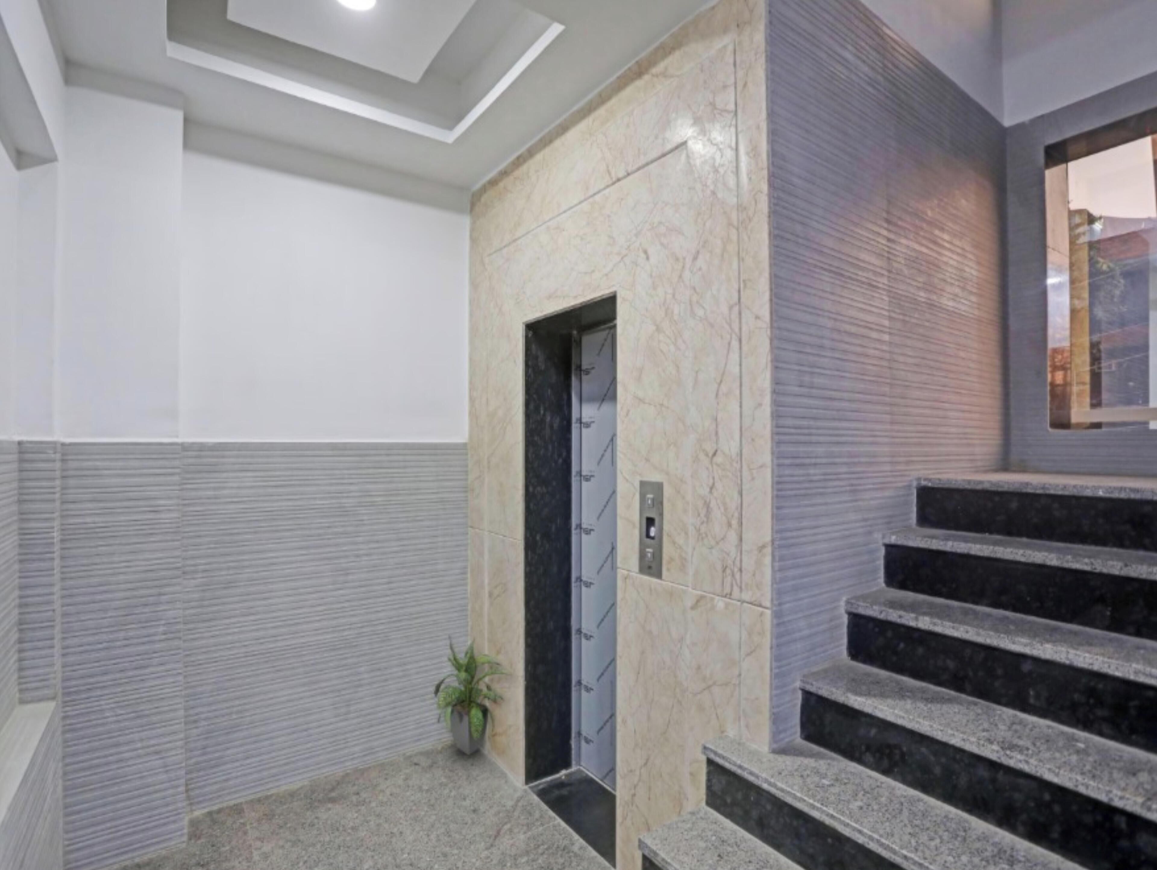 Deluxe Double Room, City View | Interior