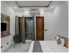 Deluxe Double Room, City View | Desk, laptop workspace, iron/ironing board, free WiFi - Quadis Central  (NOIDA)