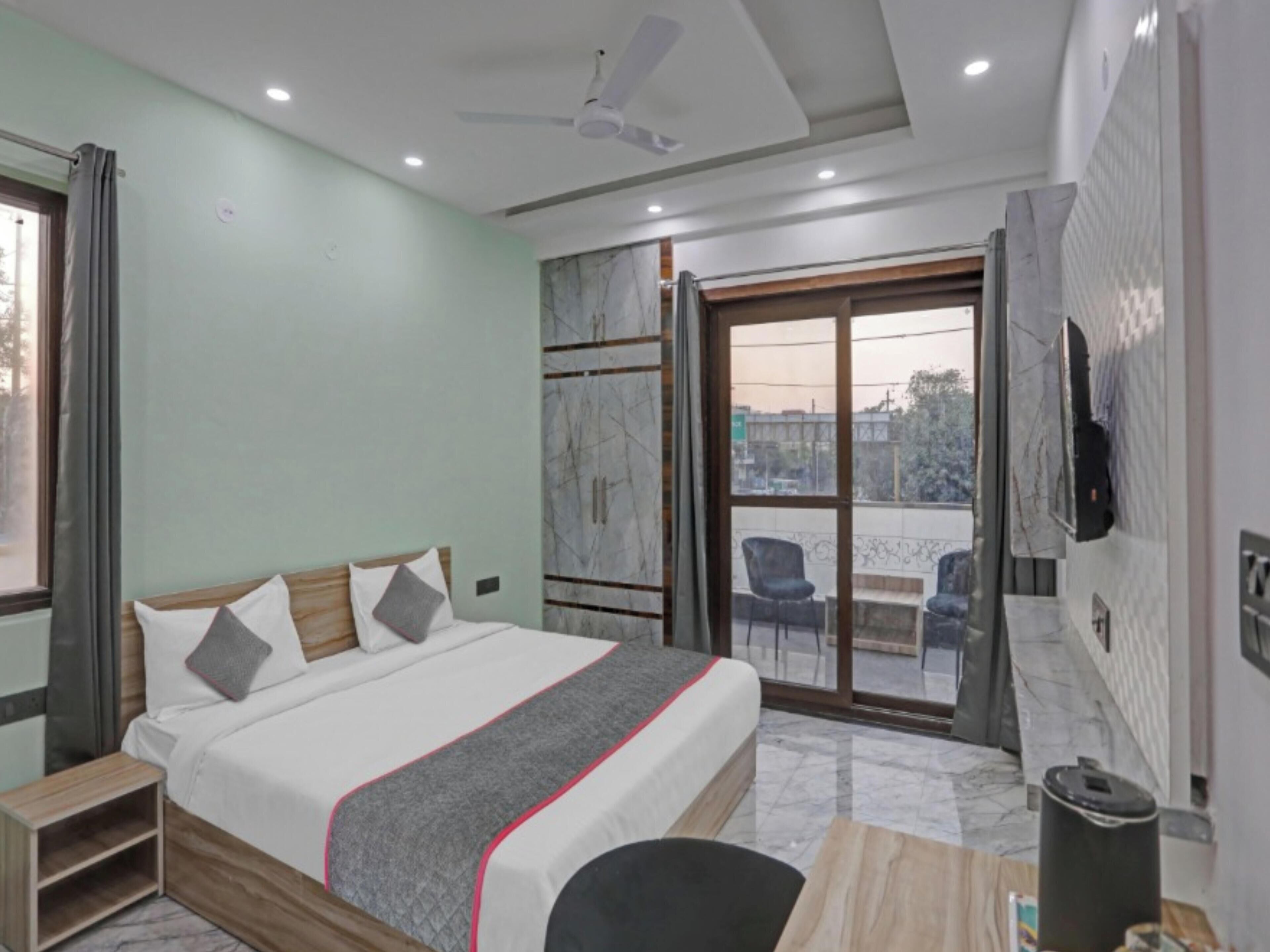 Deluxe Double Room, City View