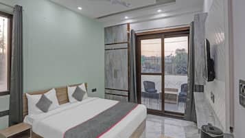 Deluxe Double Room, City View | Desk, laptop workspace, iron/ironing board, free WiFi