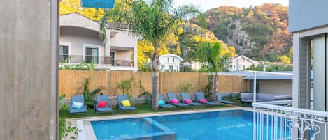 Seasonal outdoor pool