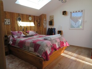 5 bedrooms, free WiFi - Family house with pets - 8 guests (Le Palais)