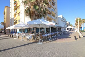 Outdoor dining - Beach & Family by At Home Costa del Sol (Vélez Málaga)