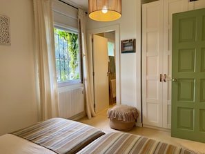 Iron/ironing board, WiFi, bed sheets - Villa with Pool Just 500 Meters from the Beach (Begur)