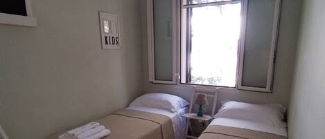 WiFi, bed sheets