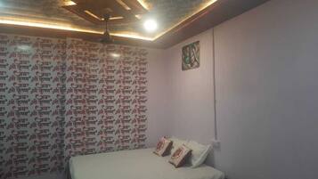 Basic Single Room | Free WiFi