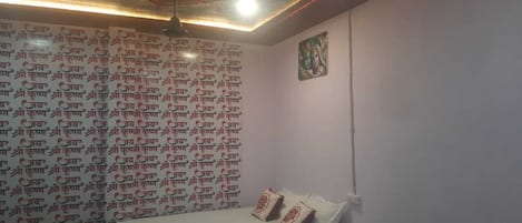 Basic Single Room | Free WiFi