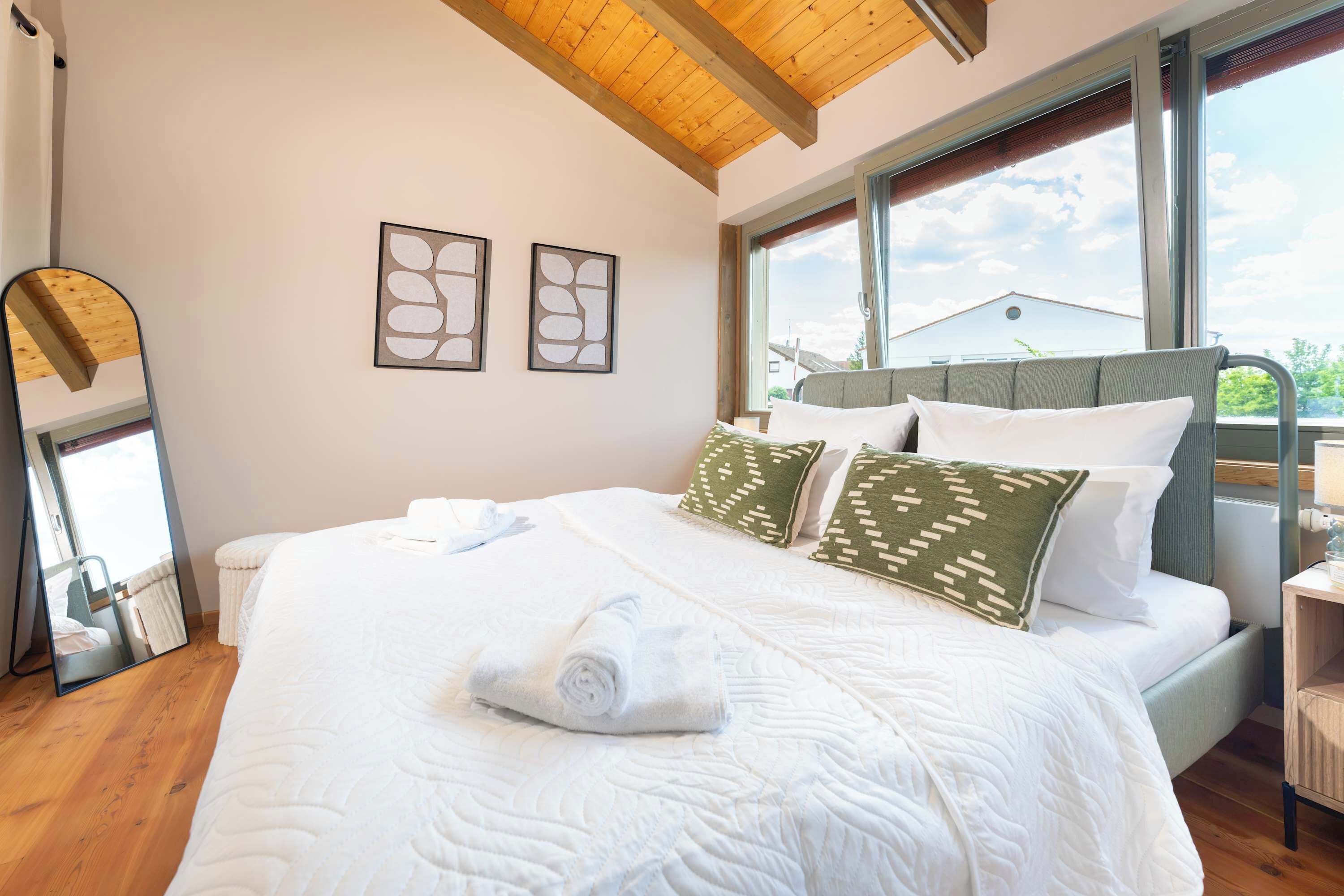 6 Schlafzimmer, Schreibtisch, Reisekinderbett, WLAN