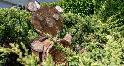 Bed and Breakfast 'Couette Et Café' with Shared Garden and Wi-Fi