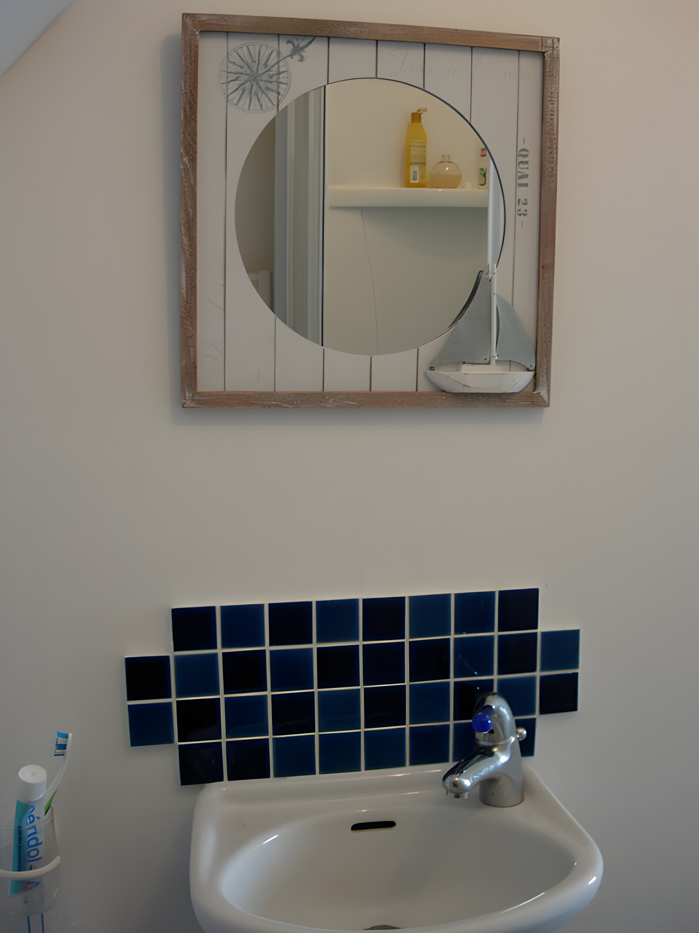 Een douche, een haardroger, handdoeken