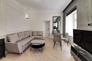 Living room - RentPlanet - Apartament Komuny Paryskiej (Wrocław)