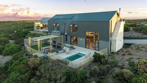 Tranquil 3-Bedroom Barn In Private Beach and Fynbos Estate