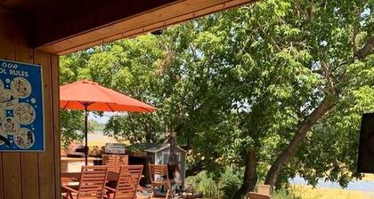 Incredible Waterfront Cottage with Hot-tub, Barbecue and Fire Pit in Portage la Prairie, Manitoba
