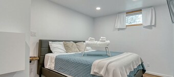 Incredible Waterfront Cottage with Hot-tub, Barbecue and Fire Pit in Portage la Prairie, Manitoba