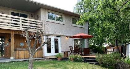 Incredible Waterfront Cottage with Hot-tub, Barbecue and Fire Pit in Portage la Prairie, Manitoba