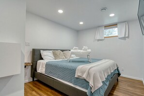 1 bedroom, desk, iron/ironing board, WiFi