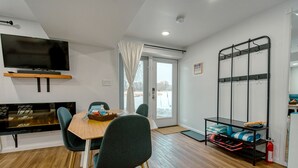 Unclassified image, 4 of 56, button - Incredible Waterfront Cottage with Hot-tub, Barbecue and Fire Pit in Portage la Prairie, Manitoba (Portage la Prairie)