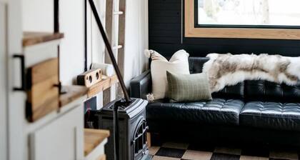 Incredible Tiny House with Fireplace, Fire Pit and Pizza Oven in Deseronto, Ontario