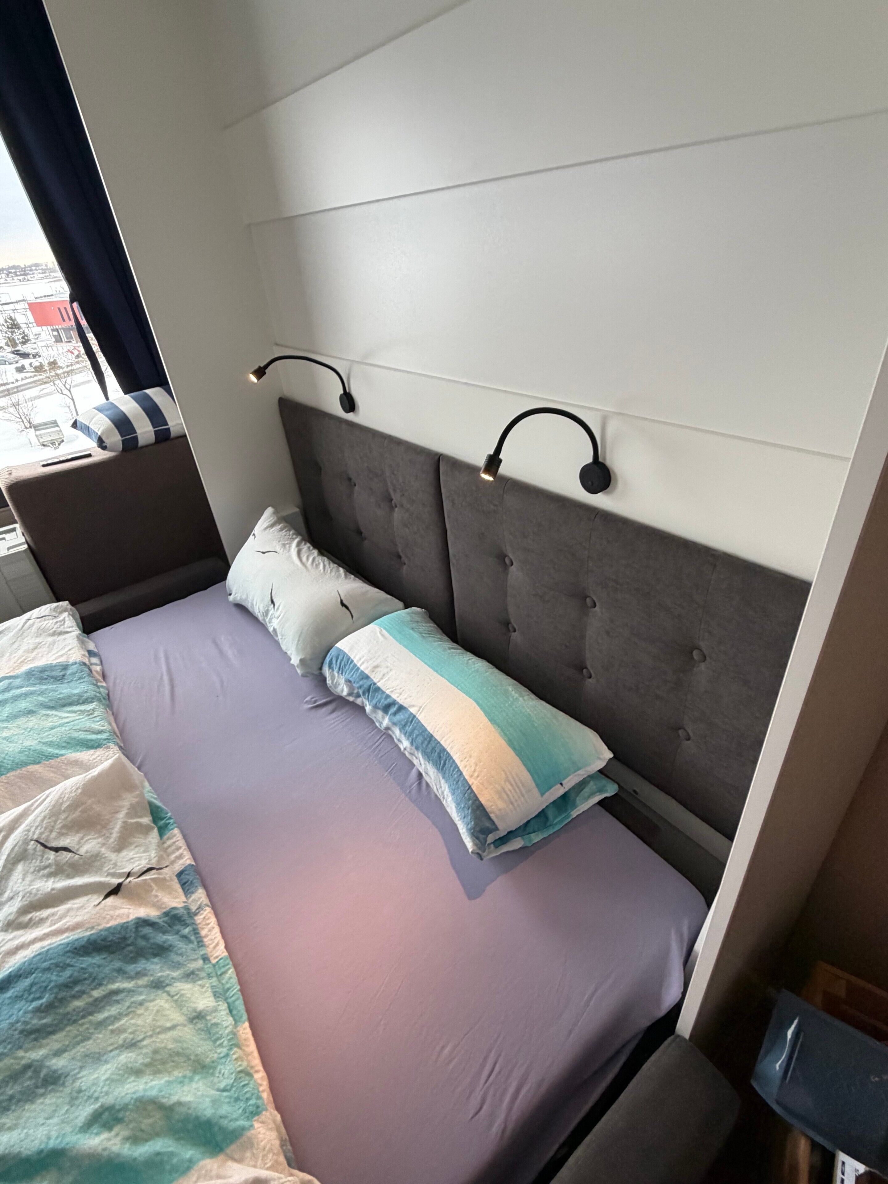 WiFi, bed sheets