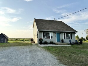 Exterior - Beautiful Modern Cottage with Amazing Landscape and Sunset in Ontario (Long Point)