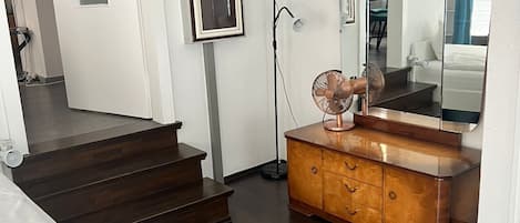 Iron/ironing board, WiFi