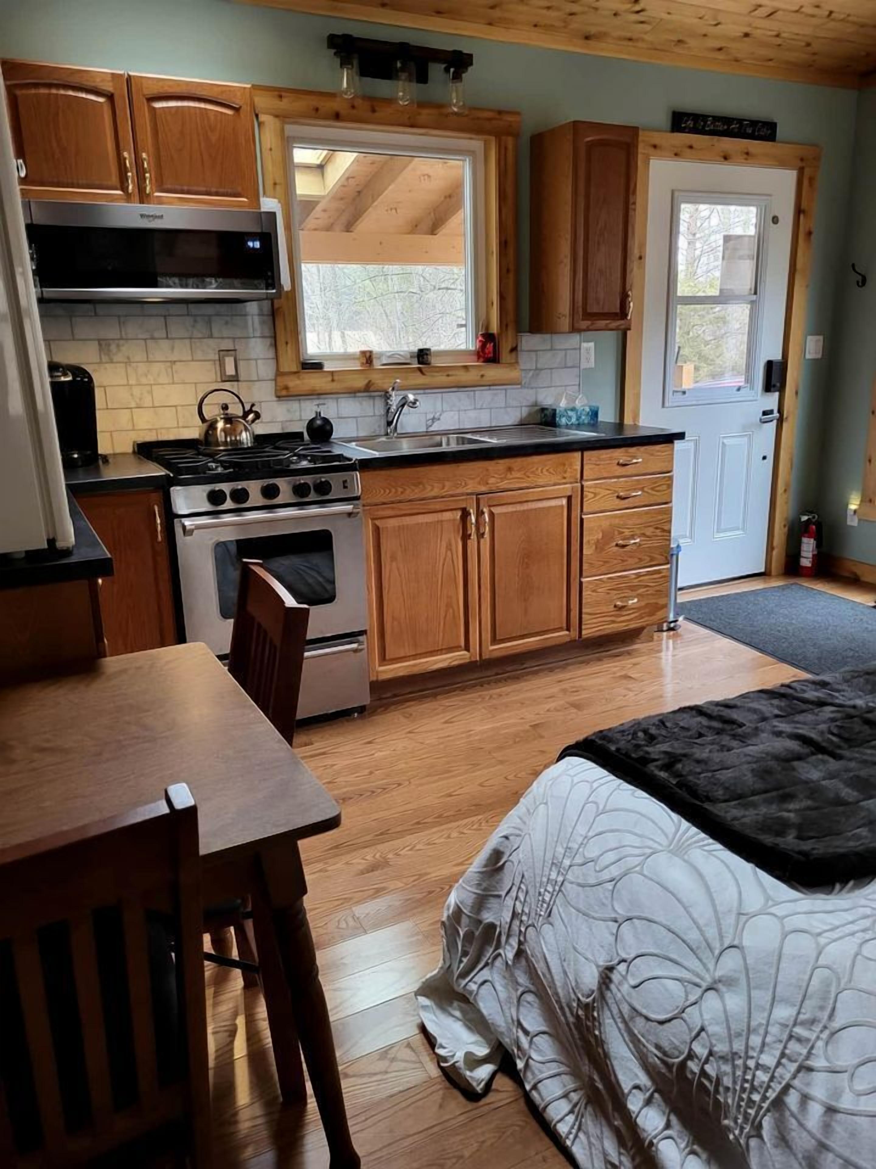 1 bedroom, bed sheets