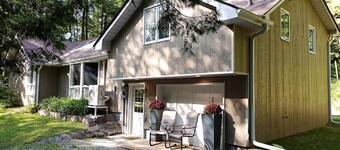 Stunning Cottage with Fire Pit and Private Cinema in Kawartha Lakes, Ontario