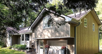 Stunning Cottage with Fire Pit and Private Cinema in Kawartha Lakes, Ontario