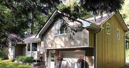 Stunning Cottage with Fire Pit and Private Cinema in Kawartha Lakes, Ontario