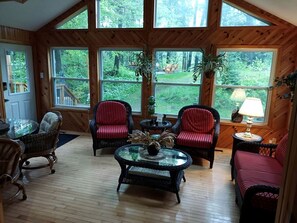 Interior - Stunning Cottage with Fire Pit and Private Cinema in Kawartha Lakes, Ontario (Kawartha Lakes)