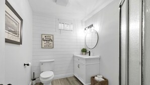 Soap, shampoo - Spectacular Cabin with Hot-Tub and Modern Indoor in Canada (North Rustico)