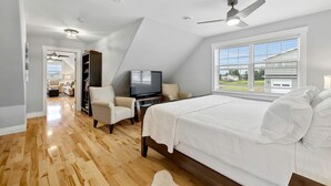 4 bedrooms, WiFi, bed sheets - Spectacular Cabin with Hot-Tub and Modern Indoor in Canada (North Rustico)
