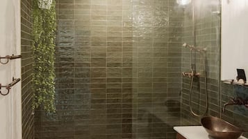 Towels, soap, shampoo, toilet paper