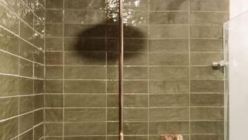 Towels, soap, shampoo, toilet paper