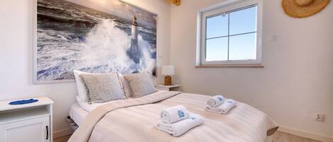 Family Chalet, Garden View | Laptop workspace, blackout curtains, iron/ironing board, free WiFi