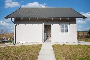 Chalet familiar, vista al jardín | Exterior