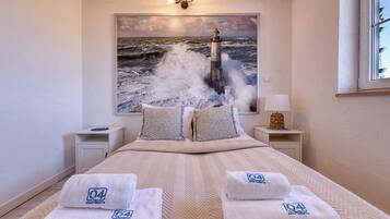 Family Chalet, Garden View | Laptop workspace, blackout curtains, iron/ironing board, free WiFi