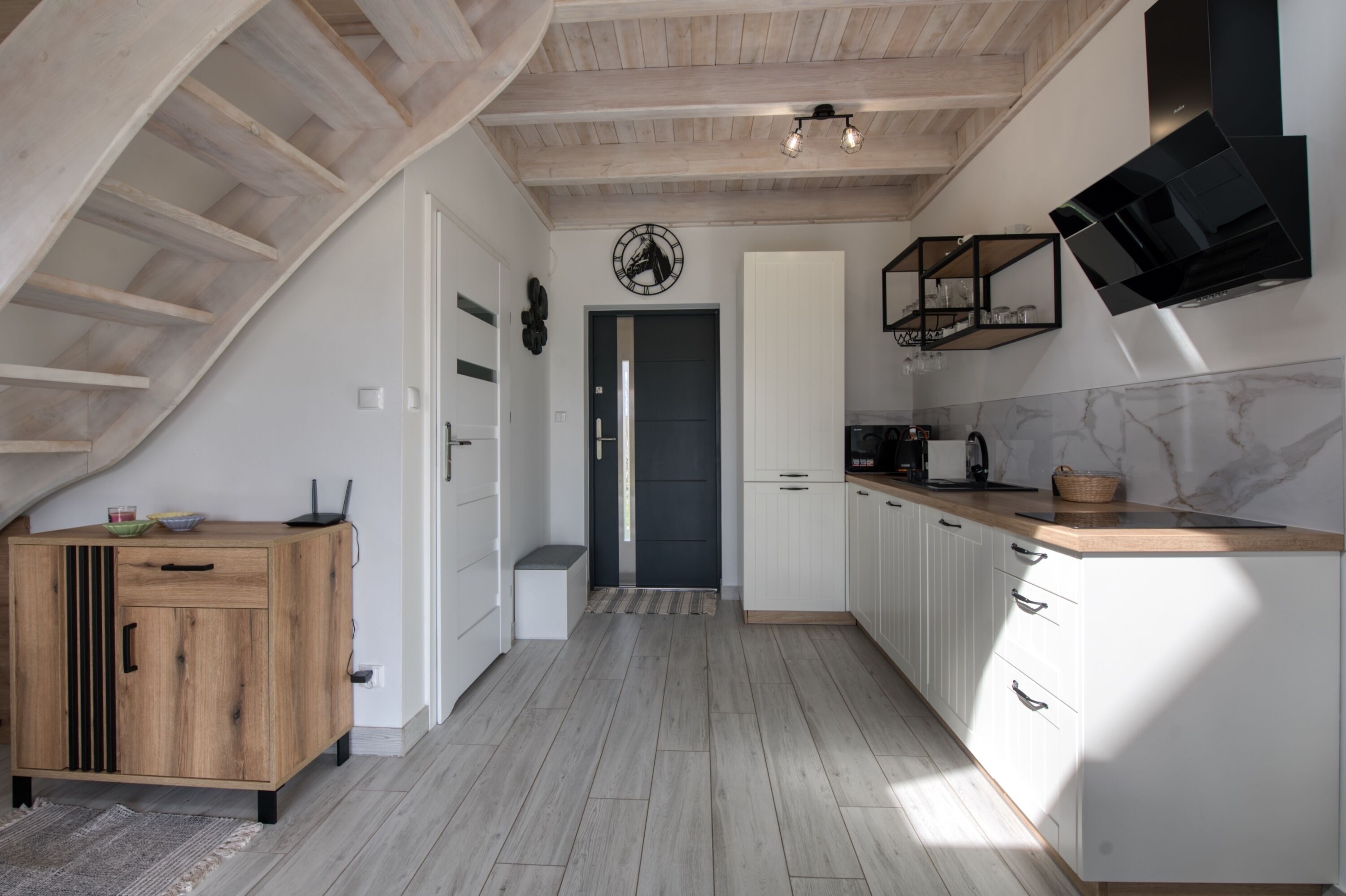 Refrigerador con freezer, horno, placa de cocina, lavavajillas