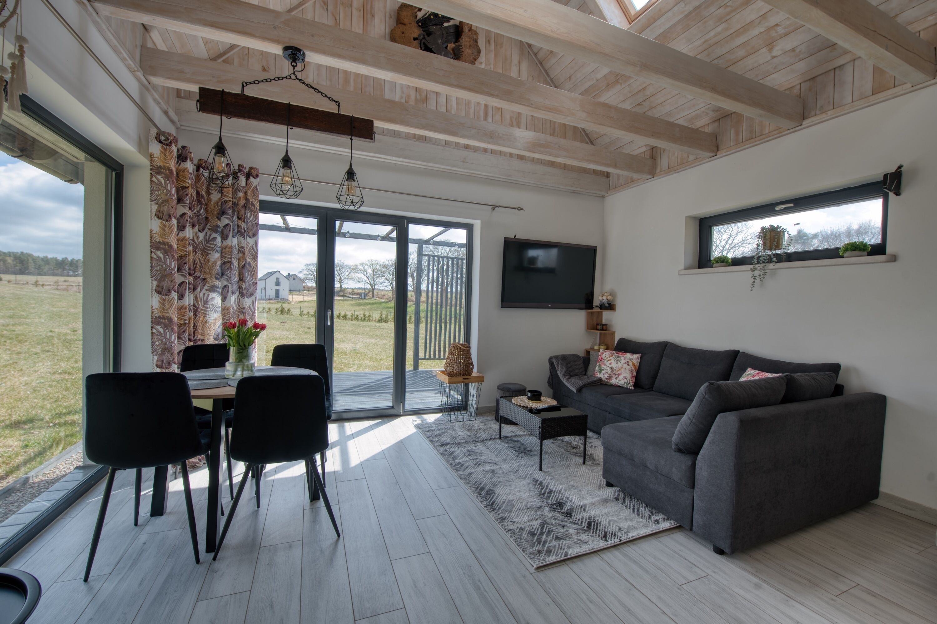 Comfort Chalet, Garden View | Laptop workspace, blackout curtains, iron/ironing board, free WiFi