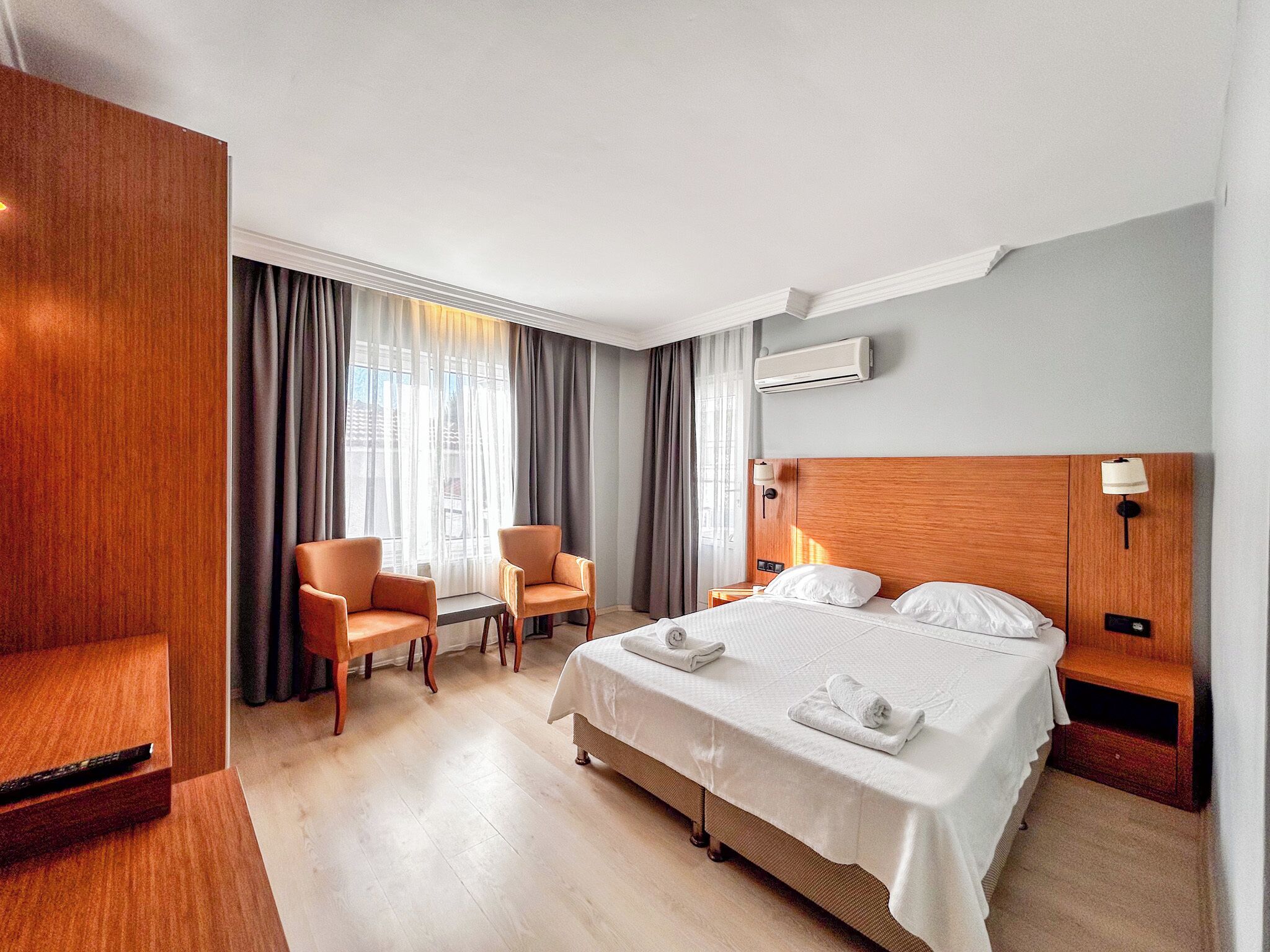 Deluxe-huone | Työpöytä, kannettavalle tietokoneelle sopiva työtila