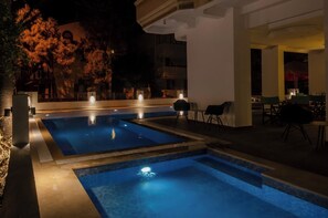 Outdoor pool - A.EMRELİ OTEL (ayvalık)