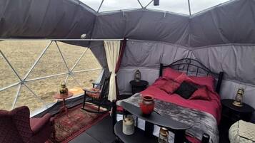 1 bedroom, bed sheets