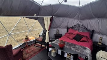 1 bedroom, bed sheets