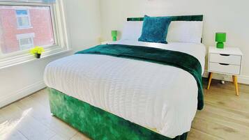 Iron/ironing board, WiFi, bed sheets