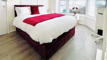 Iron/ironing board, WiFi, bed sheets