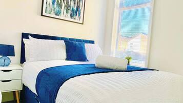 Iron/ironing board, WiFi, bed sheets