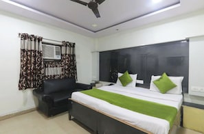 Hypo-allergenic bedding, desk, soundproofing, free WiFi - Hotel The Dayal Lucknow (Lucknow)
