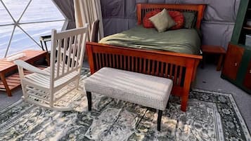 1 bedroom, bed sheets